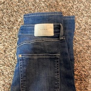 BRAND NEW. NEVER WORN. Cropped Skinny H&M Jeans. Too short on me.